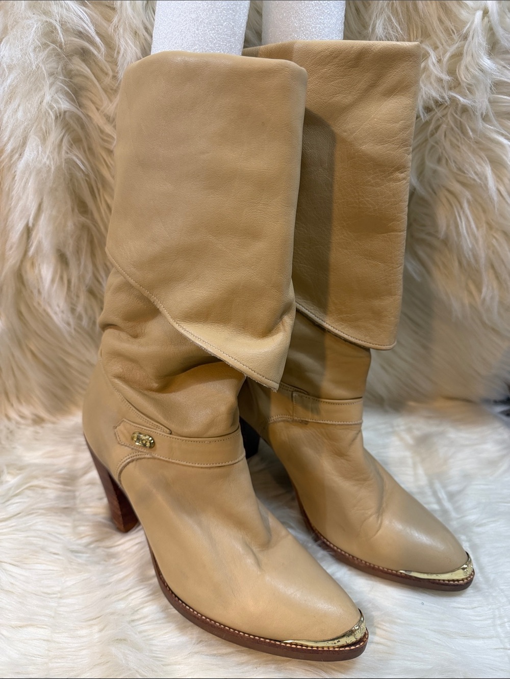 Dingo Fold-Over Tan Leather Heeled Boots -Women’s size 9